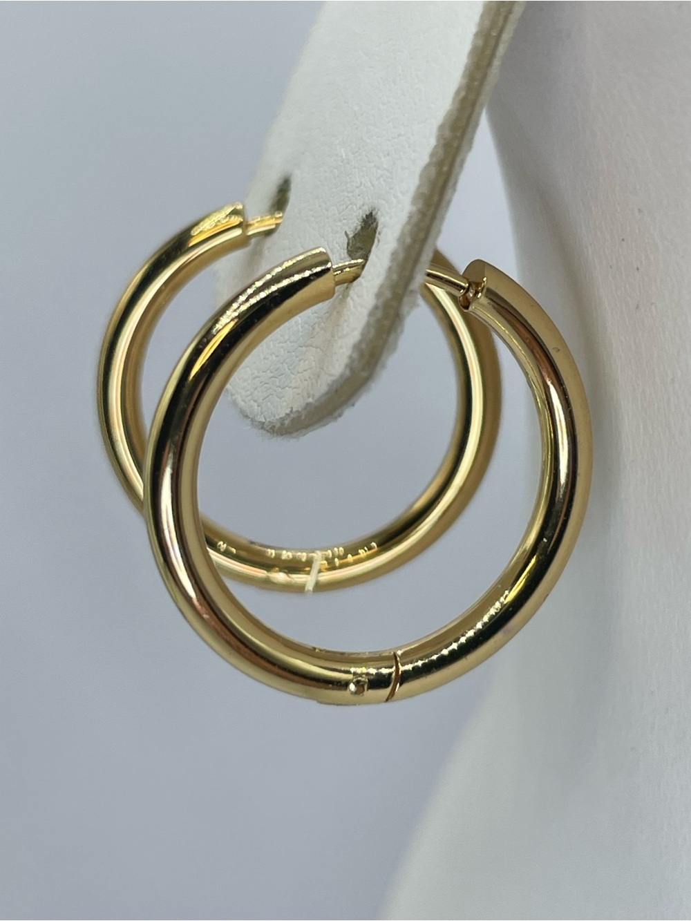 Gold Tone Classic Hoop Earrings Polished Round Click Closure Everyday Jewelry